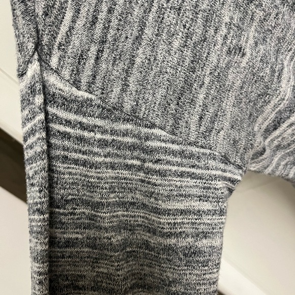 Long grey and white cardigan - Picture 2 of 4